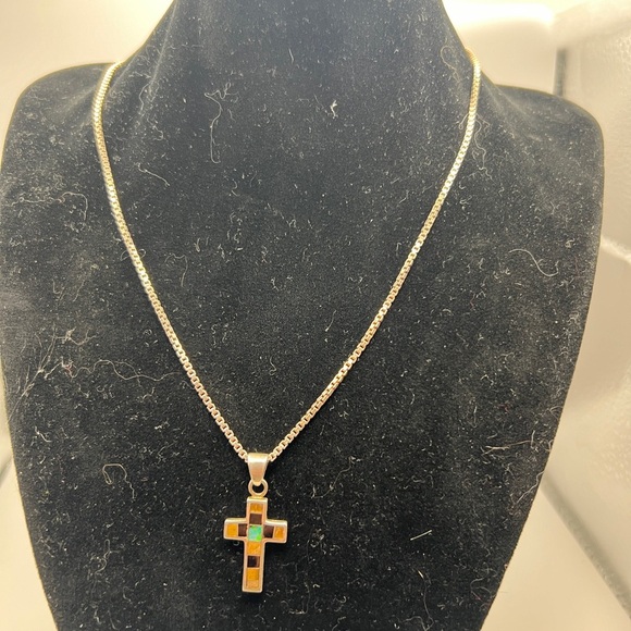 Sterling silver cross pendant on 925 AGI Italy sterling silver chain - Picture 1 of 9